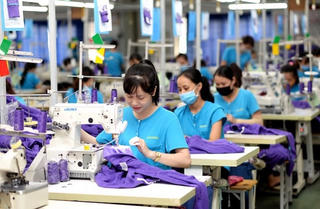 WB cảnh báo: 'Tiếp tục cắt giảm lãi suất sẽ gây áp lực đến tỷ giá'