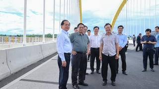 Thủ tướng thăm cầu mới qua sông Hương và dự án nhà ở xã hội tại Huế