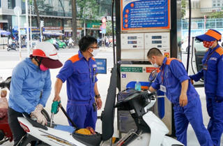 Giá xăng tăng lần thứ 5 liên tiếp, vượt mốc 24.000 đồng/lít
