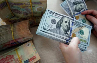 USD 'chợ đen' quay đầu giảm mạnh, tỷ giá VND/USD ngân hàng đi lên