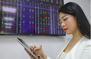 VN-Index nhích nhẹ, thị trường phân hoá