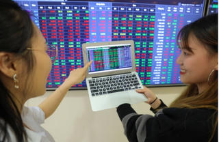 Tiền 'khủng' xóa tan 'hiệu ứng STB', VN-Index tăng phiên thứ 6 liên tiếp