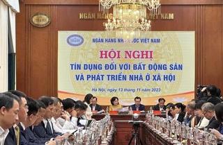 Doanh nghiệp BĐS kêu lãi suất cao, ngân hàng nói 'cho vay trung dài chỉ hòa vốn