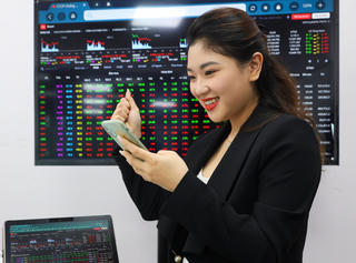 Quý II bùng nổ: Hoa Sen, Dệt may Thành Công... lợi nhuận tăng hàng chục lần