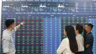 Vốn ngoại rút lui vốn nội trỗi dậy: Hướng dòng tiền tỷ USD vào quỹ đầu tư