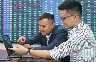 Cổ phiếu BĐS 'dậy sóng' bất chấp Luật Đất đai sửa đổi lùi ngày thông qua