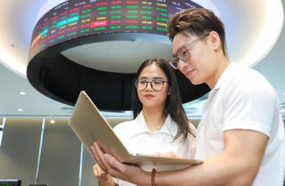 VN-Index nhích tăng, cổ phiếu xây dựng gây chú ý