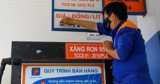 Giá xăng tăng hơn 400 đồng/lít