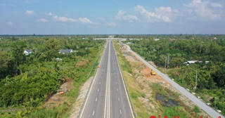 Cao tốc Trung Lương - Mỹ Thuận thông xe sau 13 năm thi công