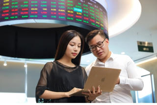 VN-Index thụt lùi vì nhóm VN30, thanh khoản cải thiện