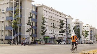 Kéo giá nhà xuống bằng thuế BĐS: Có nên không?