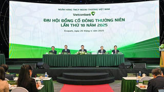 Vietcombank: Mục tiêu lợi nhuận cao, vực dậy ngân hàng 0 đồng