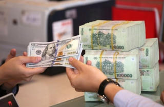 Tỷ giá USD tăng mạnh: Nhiều nước chọn tăng lãi suất, Việt Nam duy trì ở mức thấp