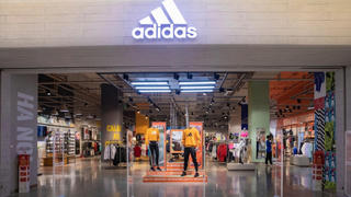 Bán đồ thể thao Adidas, Lining... Thương mại Phượng Hoàng thu nghìn tỷ mỗi năm