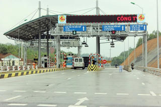 ‘Cứu’ 8 BOT thua lỗ: Đẩy gánh nặng lên ngân sách đang khó khăn?