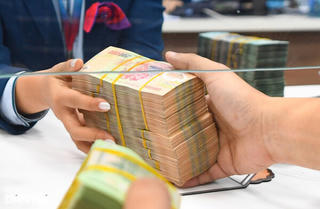 Lãi suất liên ngân hàng giảm sâu, đẩy mạnh bơm tiền rẻ ra thị trường