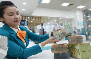 Lãi suất đồng loạt giảm: Những ngân hàng hiếm hoi còn duy trì trên 8%