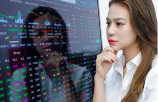Nhóm ngân hàng lao dốc khiến VN-Index mất 14 điểm, cổ phiếu vốn hóa nhỏ 'ngược dòng'