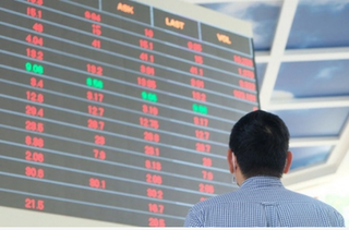 Sau tuần tăng sốc, loạt cổ phiếu bất động sản quay đầu giảm sâu
