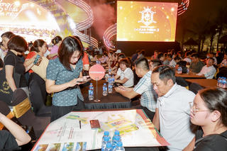 Chờ hái quả ngọt, nhà đầu tư lão luyện đang gom tài sản gì?