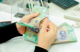 Ngân hàng tiếp tục lãi lớn: 'Người ngoài cười nụ, người trong khóc thầm'