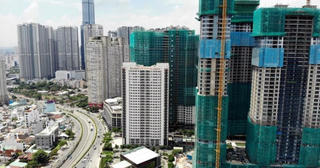 TP. HCM: “Nghẹt thở” tại các con đường “cõng” cao ốc chọc trời