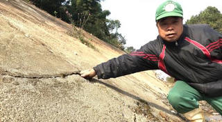 Kênh 4.300 tỷ sụp gãy: Dùng tay cạy được bê-tông