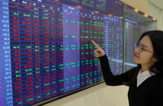 Sắc đỏ lấn át sắc xanh, VN-Index vẫn tăng phiên thứ 8 liên tiếp