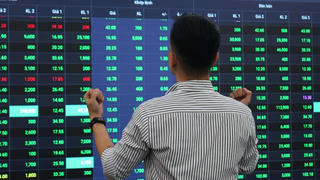 Sự trở lại của ‘cổ phiếu đất’, Vingroup và Sunshine đua trần