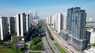 Thị trường địa ốc TP. HCM: ‘Tái định vị giá’ từ đơn cực sang đa cực