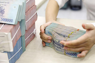 Thị trường vốn chịu nhiều áp lực