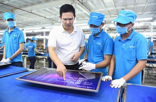 Shark Tam Asanzo bị khởi tố: Nổi danh và lùm xùm cùng tivi 'Made in Vietnam'