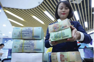 Tín dụng ấm dần lên, ngân hàng rộn ràng báo lãi nghìn tỷ