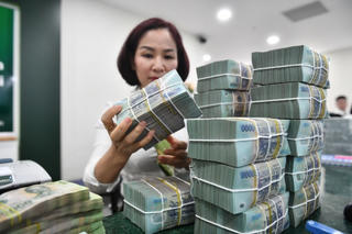 Cấm lãnh đạo DN ngồi ghế HĐQT ngân hàng: Có hạn chế được sân sau?