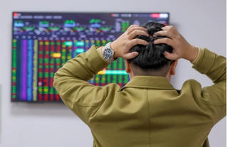 VN-Index đảo chiều giảm, nhiều cổ phiếu bất động sản rớt sâu