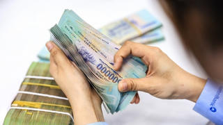 Tăng trưởng tín dụng 16%, lãi suất tiết kiệm vượt 7%