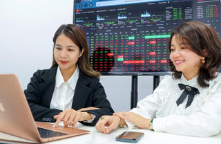 Song hành cùng nhóm BĐS, loạt cổ phiếu nhiều ngành tăng trên 20% trong 1 tuần