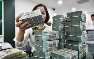 NHNN hút ròng 145 nghìn tỷ đồng, lãi suất liên ngân hàng giảm mạnh