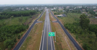 Bộ GTVT yêu cầu rà soát, điều chỉnh giao thông cao tốc Cam Lộ - La Sơn