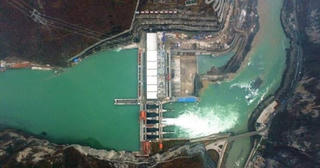 ‘Siêu thủy điện’ 230.000 tỷ trên vách núi cao 3.000m, tiêu tốn 20.000 tấn thuốc nổ để xây dựng toàn bộ đập đất đá