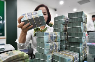 Ngân hàng đầu tiên giảm lãi suất huy động xuống mức thấp lịch sử
