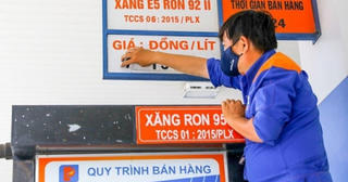 Giá xăng, dầu giảm hơn 400 đồng/lít từ 15h chiều nay