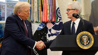 Đầu tư thêm 100 tỷ USD tại Mỹ, ‘nước cờ’ giúp Apple thoát hiểm