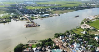 Cầu vượt sông kết thúc 'sứ mệnh' của bến phà hàng chục năm tuổi ở Nam Định dần thành hình, 'thẳng tiến' đến ngày hợp long