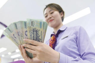 Ngân hàng sa thải hàng nghìn nhân sự: Người mất việc, người lại được tăng lương