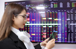 VN-Index hướng đến mốc 1.180 điểm, lưu ý các nhịp rung lắc do KQKD kém khả quan