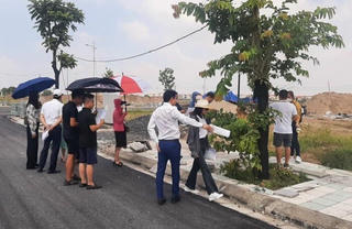 2023: Nhà đầu tư bất động sản chờ đợi chính sách mới để xuống tiền