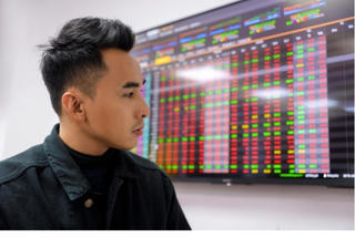 Bảo hiểm lên ngôi, ngân hàng xuống dốc, VN-Index 'bốc hơi' hơn 11 điểm