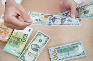 Vượt qua nỗi lo về tỷ giá