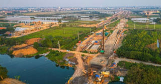 Đường vành đai 4 đang thi công rầm rộ, khu vực nào đất nền đang sốt nhất?